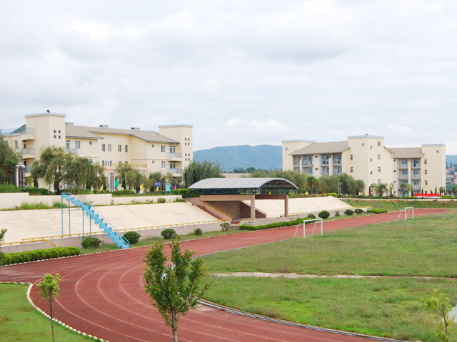 云南新興職業(yè)學院_校園一角