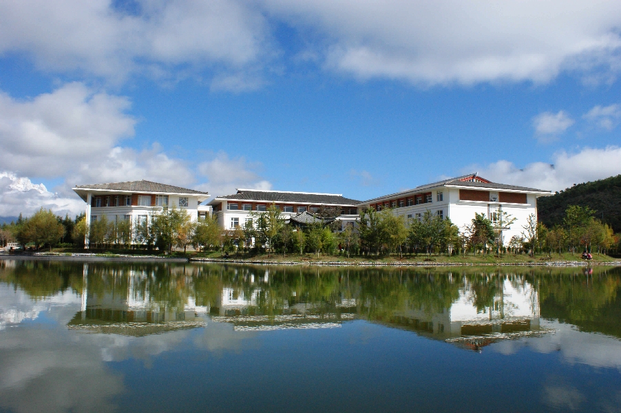 云南大學旅游文化學院——校園景觀圖(山水亭閣風)