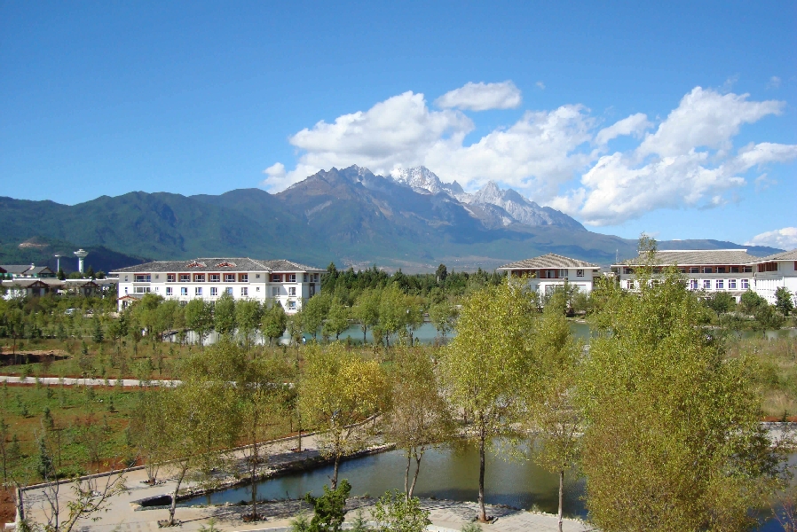 云南大學旅游文化學院——校園景觀圖(晨曦)