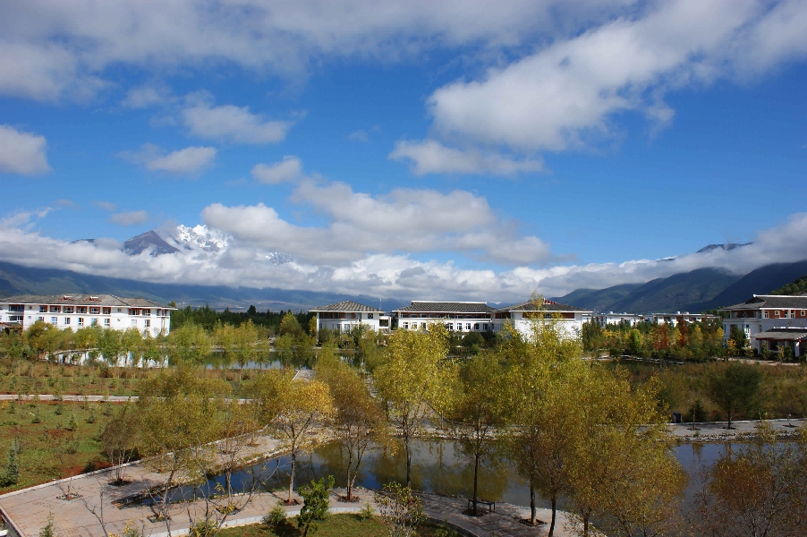 云南大學旅游文化學院——雪山遠眺