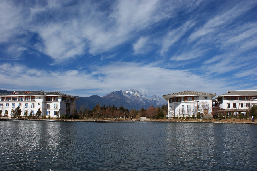 云南大學旅游文化學院——校園景觀圖(實驗中心)