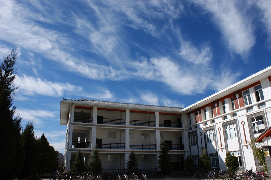 云南大學旅游文化學院——校園景觀圖(實驗中心)