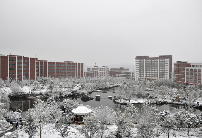 云南經(jīng)濟(jì)管理學(xué)院_冰雪校園